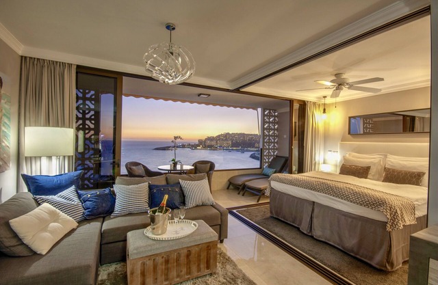 Luxury on the beach with a spectacular view and breathtaking sunsets!