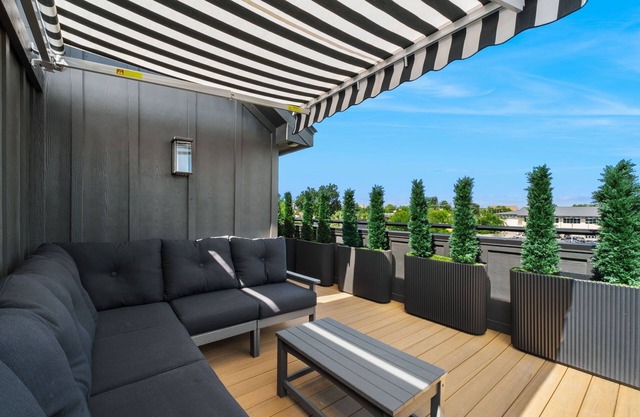 Luxury Pearl District Townhome- Walk to Dining & Riverwalk- CASA A