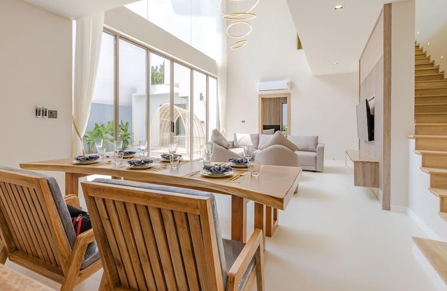 Luxury pool villa - 5 bedrooms, parking, and pool