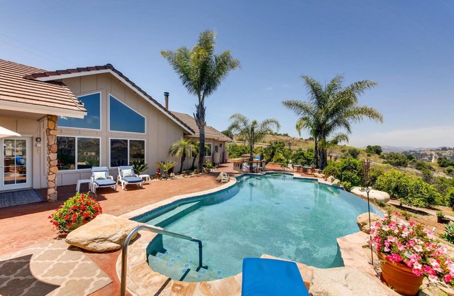 LUXURY PRIVATE ESTATE with EV-Charger