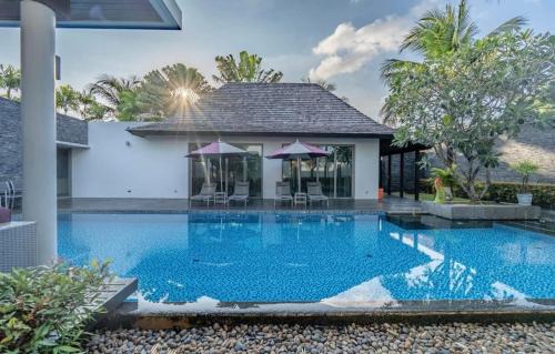Luxury private pool villa resort style near beaches in Laguna