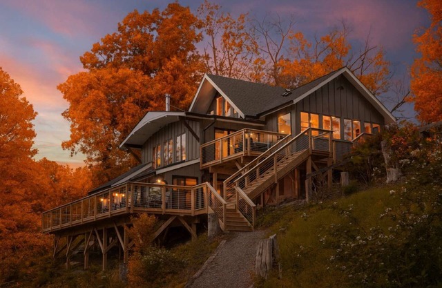 Luxury Retreat w/Hot Tub on Shenandoah River