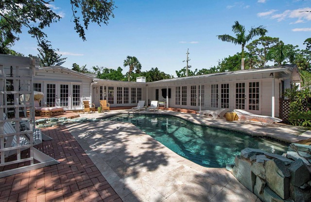 Luxury Sarasota Oasis - 3BR Designer Pool Home in Premier Walkable Neighborhood