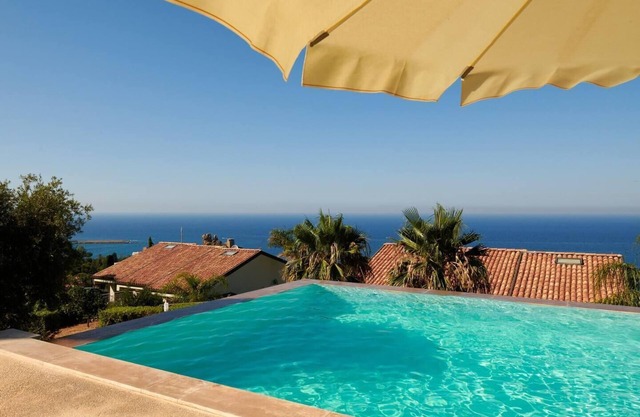 Luxury sea view, with infinity pool in Sicily