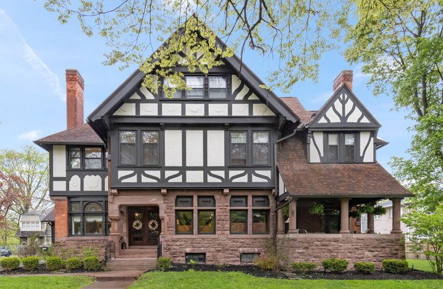 Luxury * Seven Chandelier * Mansion