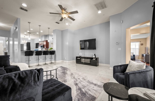 Luxury Spacious 5-bedroom house in Jacksonville with AC, WiFi, fitness equipment