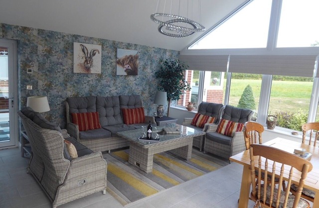 Luxury, spacious, quiet bungalow, with private drive. 5 minute drive from Cowes