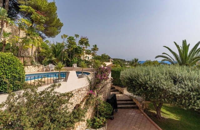 Luxury spacious Villa close to golf course, beach, shops & restaurants