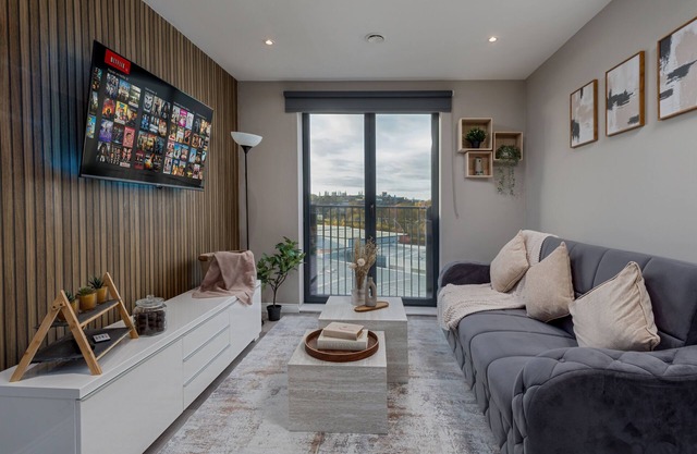 Luxury Springwell Gardens City Apartment