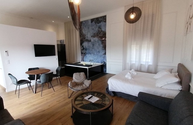 Luxury Suite with Spa - La Nébuleuse