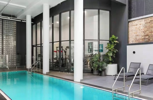 Luxury Sydney Apt, Pool, Gym, Parking, Mezzanine