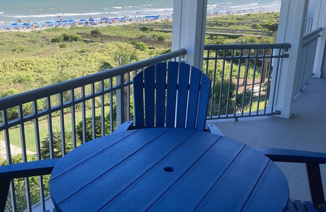 Luxury Top Floor 3 Bedroom/3 Bathroom Condo with Spectacular Oceanfront Views!