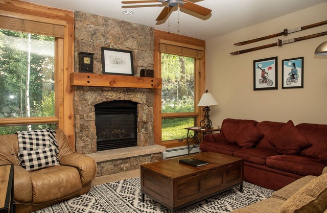 Luxury Townhome/Great Community Amenities/Private Patio
