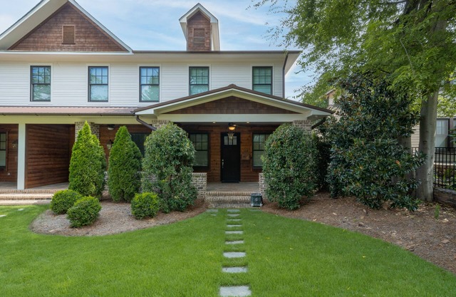 Luxury townhome, Perfect location!