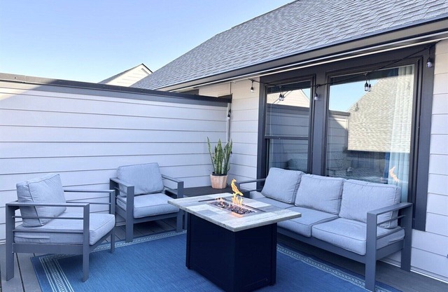 Luxury Townhome with Rooftop Firepit – 1371