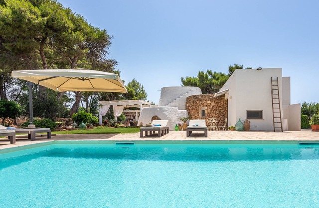 Luxury trullo pool and large garden 5 minutes from the sea