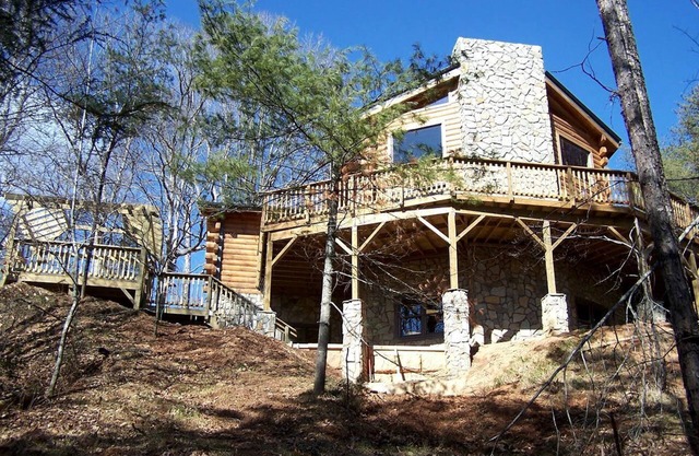 Luxury Vacation Rental with a Hot Tub for Rent in Clyde, North Carolina