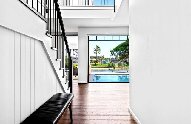 Luxury Villas Allambi Broadbeach (With Car Parking)