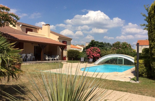 Luxury villa, beautiful swimming pool and wooded grounds. With Wifi.
