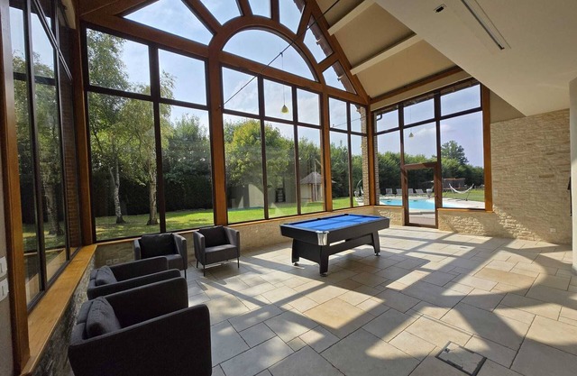 Luxury villa: heated pool & nature