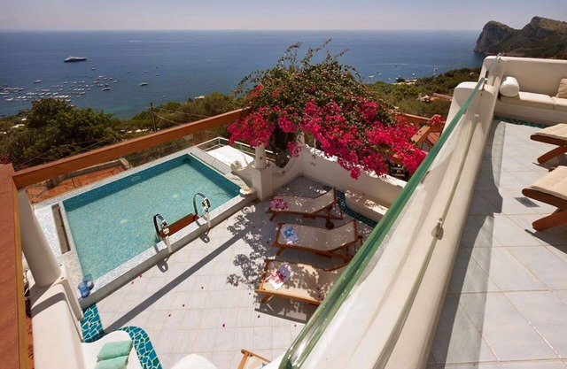 Luxury Villa- garden view-private swimming pool-air conditioning-jacuzzi