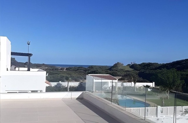 Luxury villa in a quiet, secure residence 2 minutes from the beach
