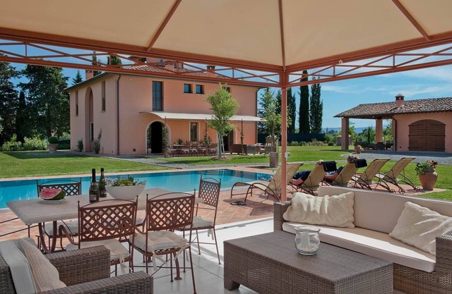 Luxury Villa in Montelopio,Airco,Pool,children pool,Jacuzzi corner,Wi-Fi,sleep11