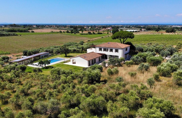 Luxury Villa, modern, surrounded by nature, a few min from the sea and Bolgheri