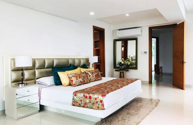 Luxury villa, overlooking the beach