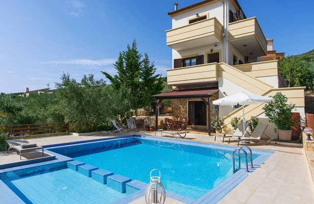 Luxury Villa-Private Heated Pool-Relax on Holidays