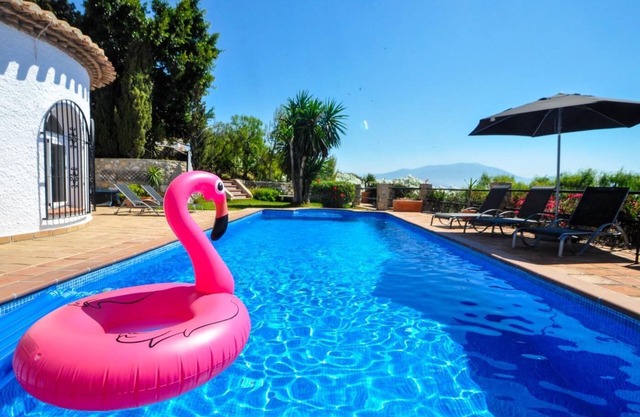 Luxury villa stunning views, private heatable pool