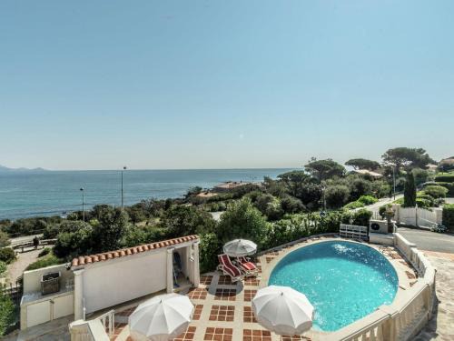 Luxury Villa with Jacuzzi in Les Issambres