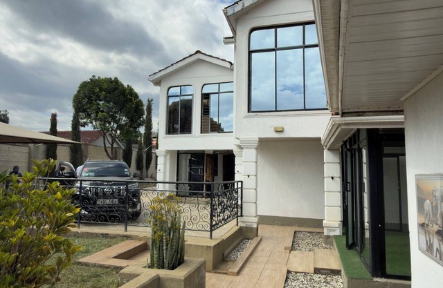 LUXURY VILLA WITH OWN COMPOUND IN NAKURU by CANT RUSH GREATNESS LTD