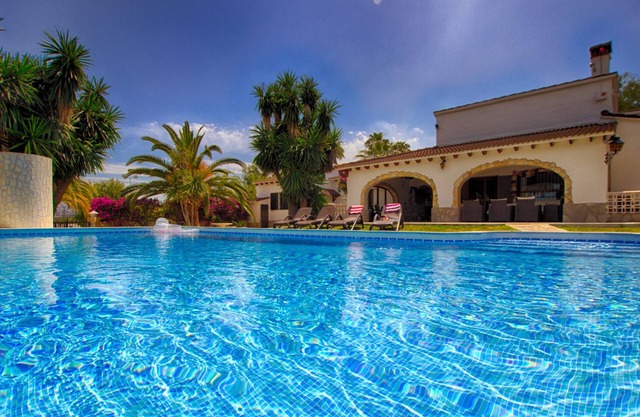 Luxury villa with tennis court, guest house, pr. Pool, climate, playground, wellness, BBQ