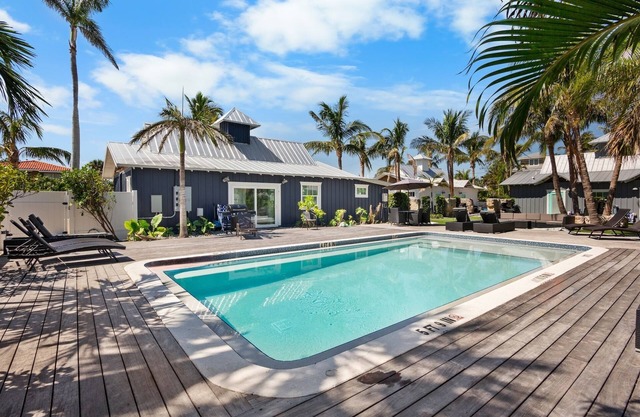 Luxury Villa with Pool, Near Beach!