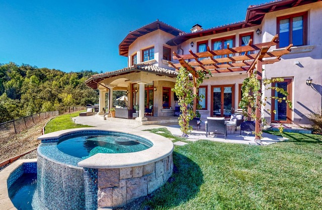 Luxury Vineyard Gated Estate with Private Hot Tub, Fireplaces, Chef’s Kitchen