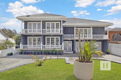 Luxury Waterfront Getaway