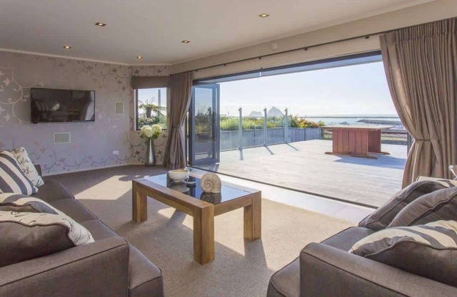 Luxury Waterfront Home New Plymouth Views