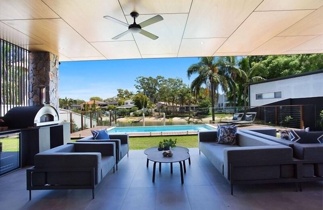 Luxury Waterfront Living – Elegant 7-Bedroom Retreat in Broadbeach Waters