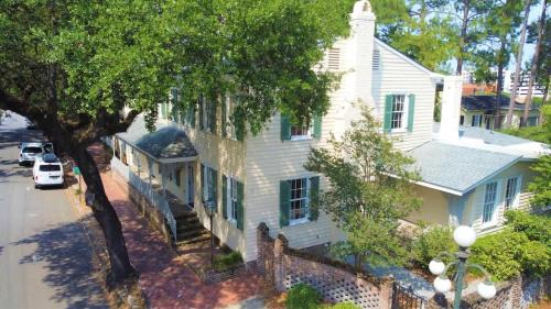LuxVilla 3 BR-3 BA Villa near River Street