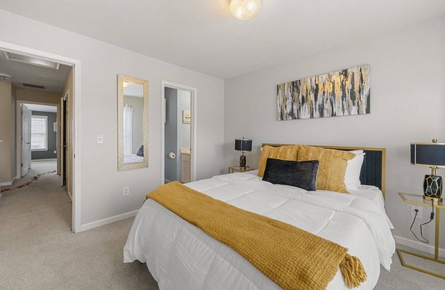 Luxxe du’ Chateau - Luxurious 3 bedroom townhouse located on the edge of Atlanta