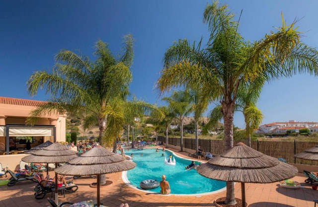 Luz casas- BayLuz apart,pool,beach, tennis, wifi,aircon