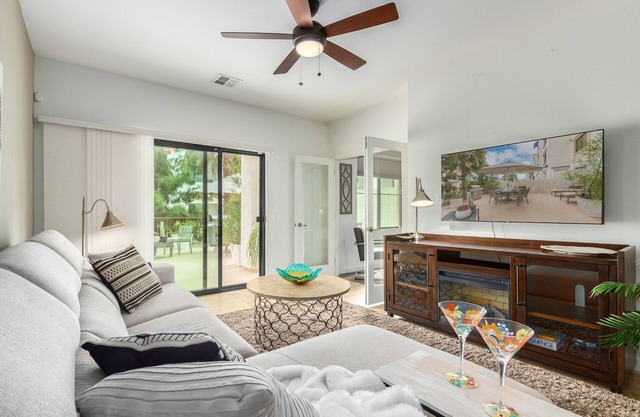 M'Cays Ocotillo! Patio Adore and More! 1 Month Min