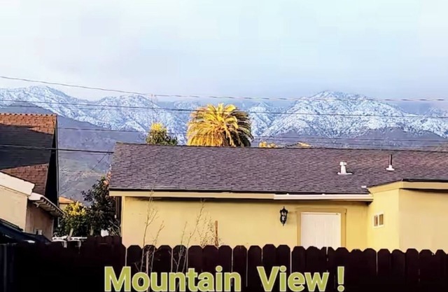 M2-Bungalow Home Quiet & safe 3bedroom 2 bath Foot of the mountain Kingbed!