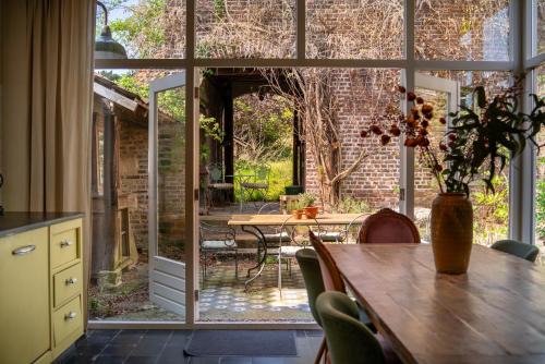 Maas Suites - The French House