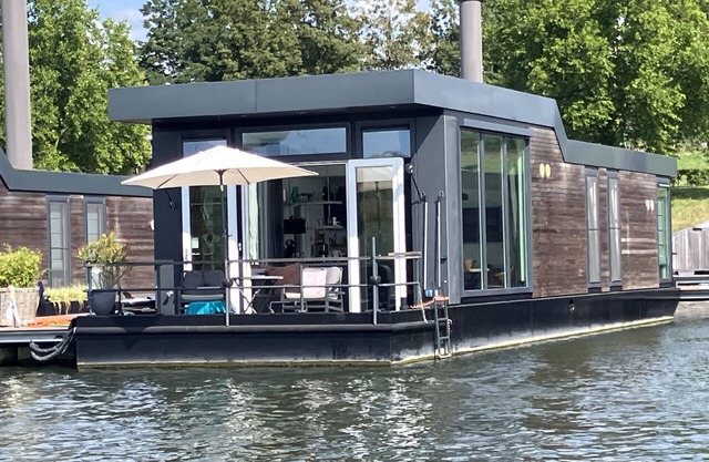 Maasterp - Woonboot 16