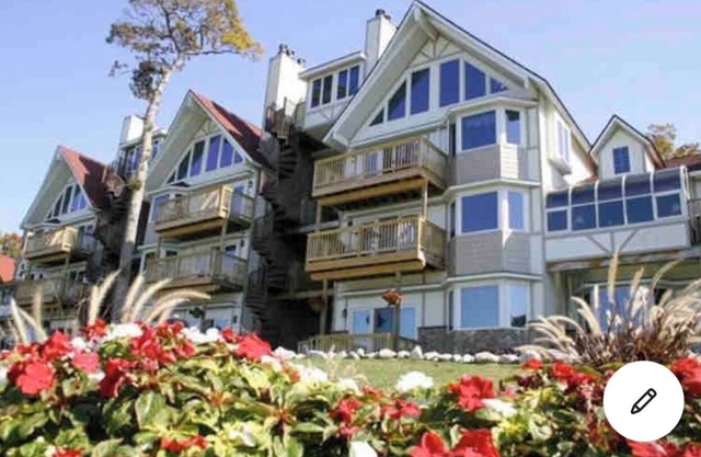 Mackinac island Lovely charming studio w/balcony!