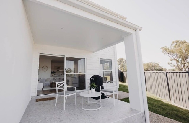Macquarie - Sleek & Stylish, Countryside Views