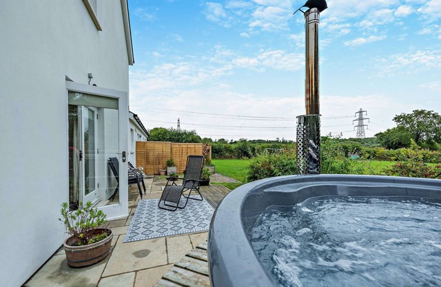 Maes Yr Haf - Five Bedroom House, Sleeps 12