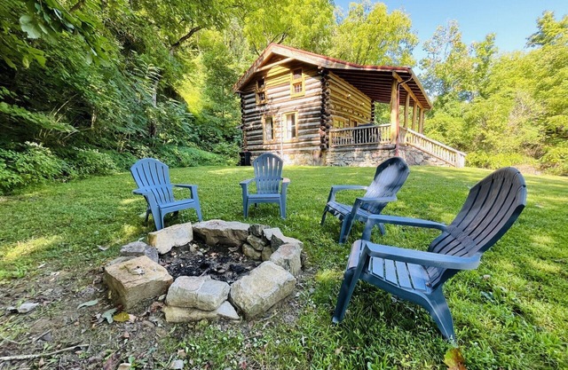 Magical Cabin ~ River Access ~ Minutes from Town